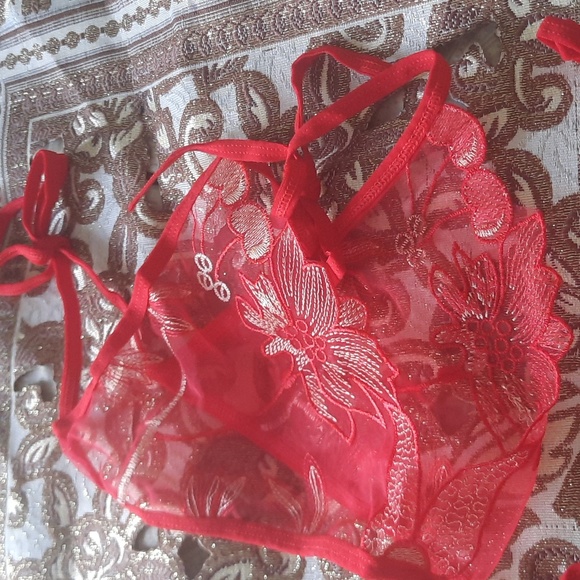 Lingery red with flowers pattern - Picture 3 of 4